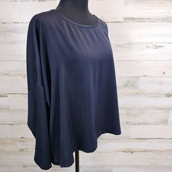 Xirena Womens Drop Shoulder Lightweight Blouse Medium Navy Casual Elegance Chic - Picture 4 of 10